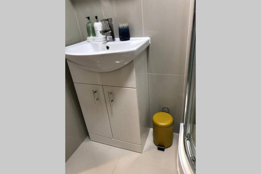 בדפורד Marie'S Serviced Apartments- 2 Bedroom City Stay מראה חיצוני תמונה