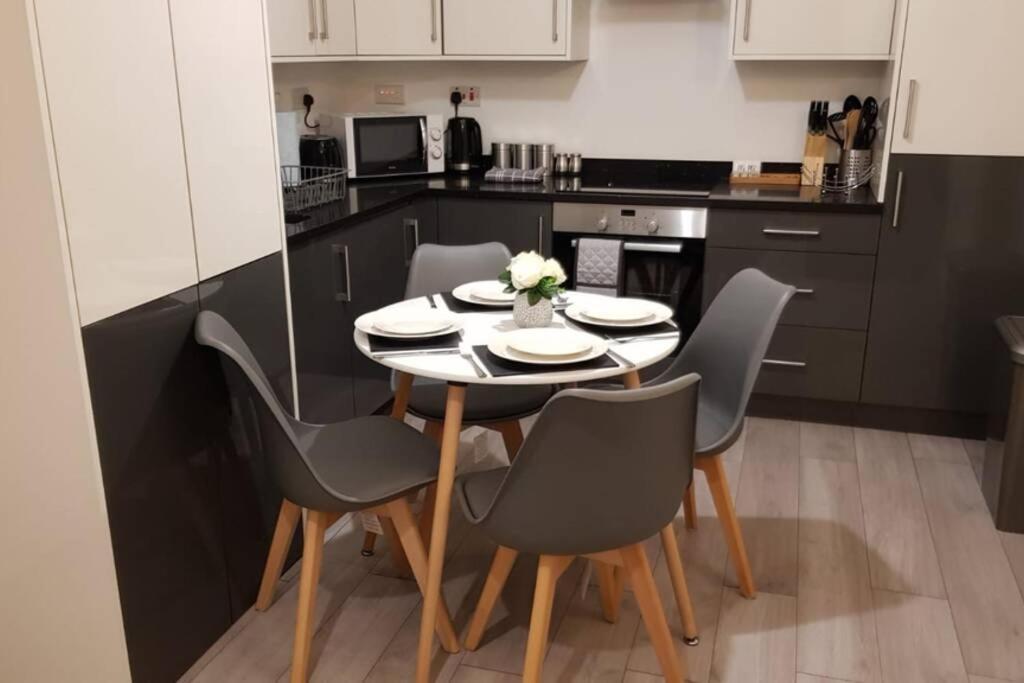 בדפורד Marie'S Serviced Apartments- 2 Bedroom City Stay מראה חיצוני תמונה